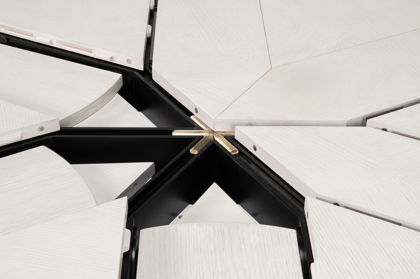 Giselle Jupe Table, Med